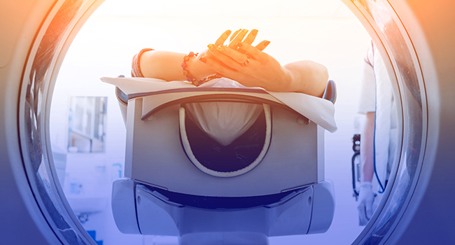 Paciente introduci�ndose a Imagen por Resonancia Magn�tica