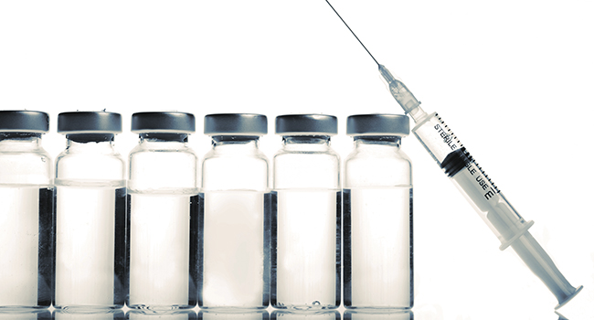 Ampolletas con l&iacute;quido y jeringa